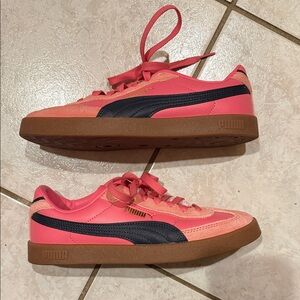 Puma Women's Sneakers in hot pink and navy